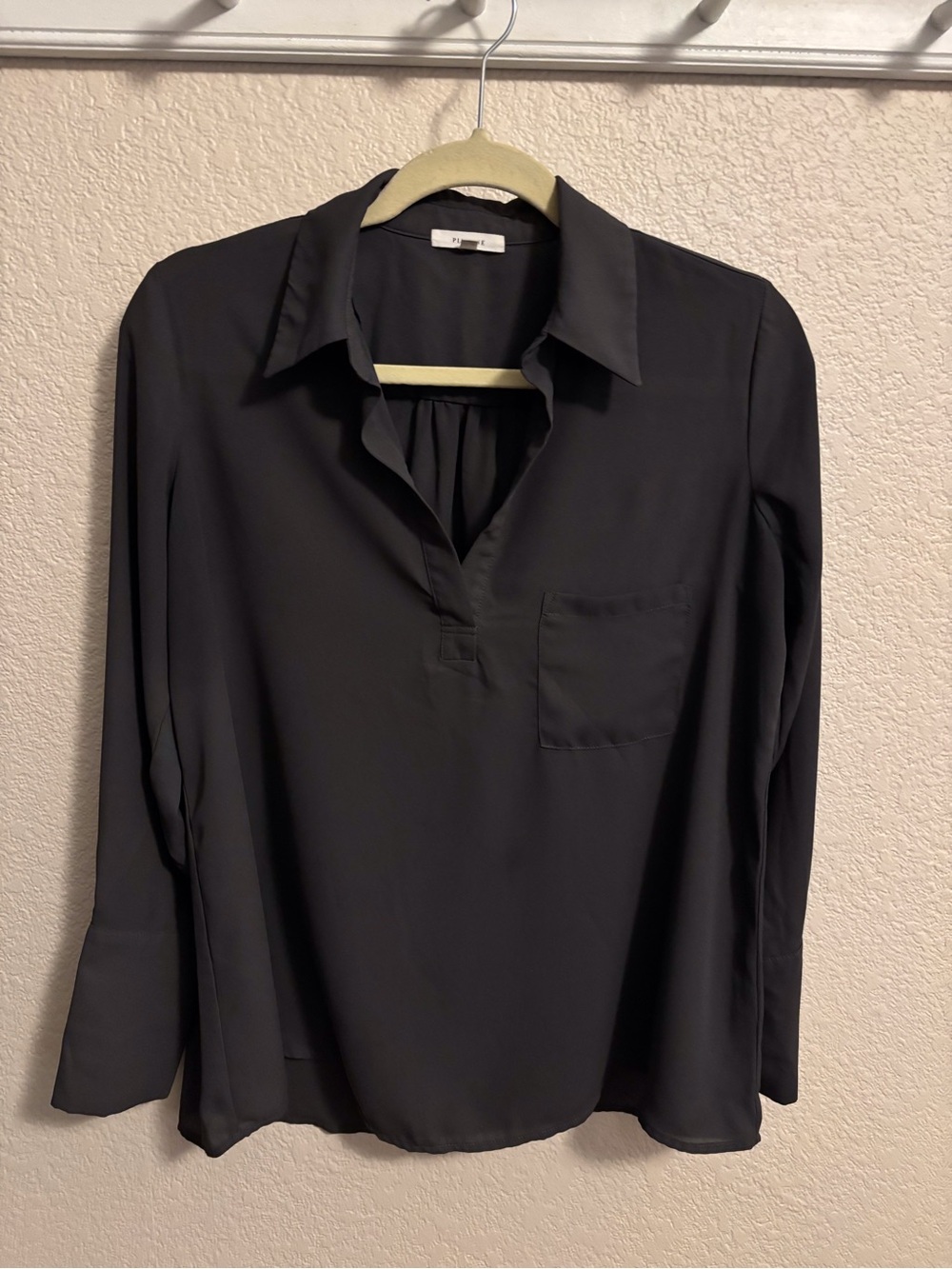 Pleione Black Collared V-Neck Long Sleeve Blouse